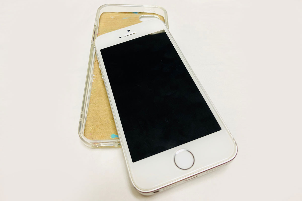 好きな用紙を使って携帯ケースをハンドメイド